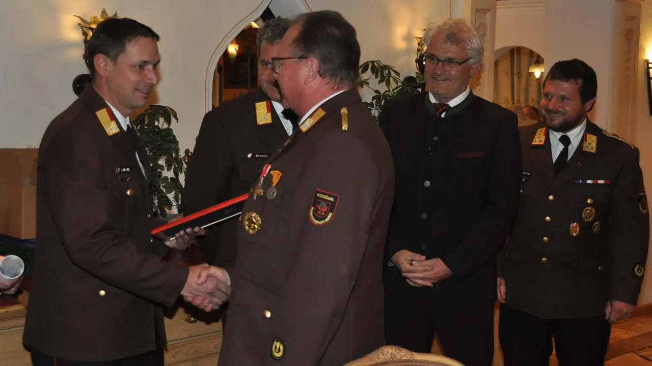 20211030_ehrung_meusburger_5.jpg
