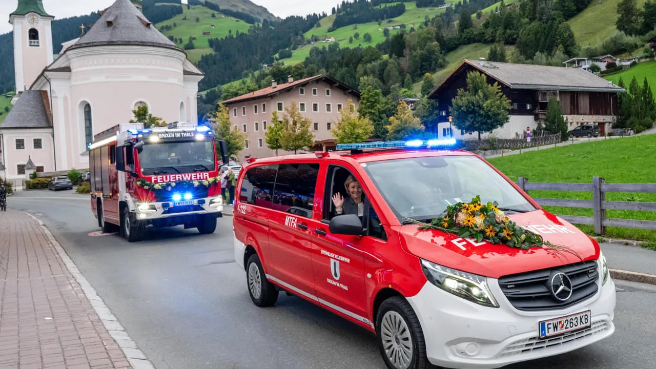 Fahrzeugsegnung-der-Feuerwehr-Brixen-im-Thale